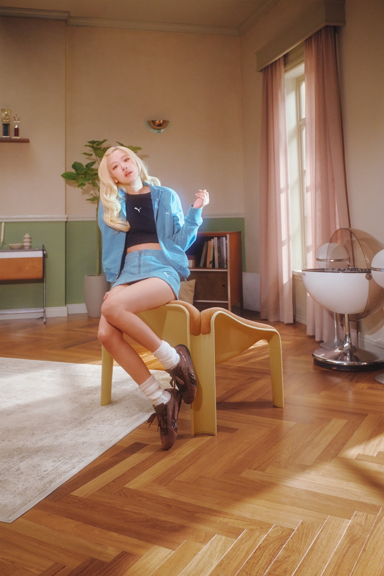 PUMA 鱷魚紋 Speedcat 曝光!ROSÉ 一身水洗牛仔示範「低調奢華」穿搭爆紅!