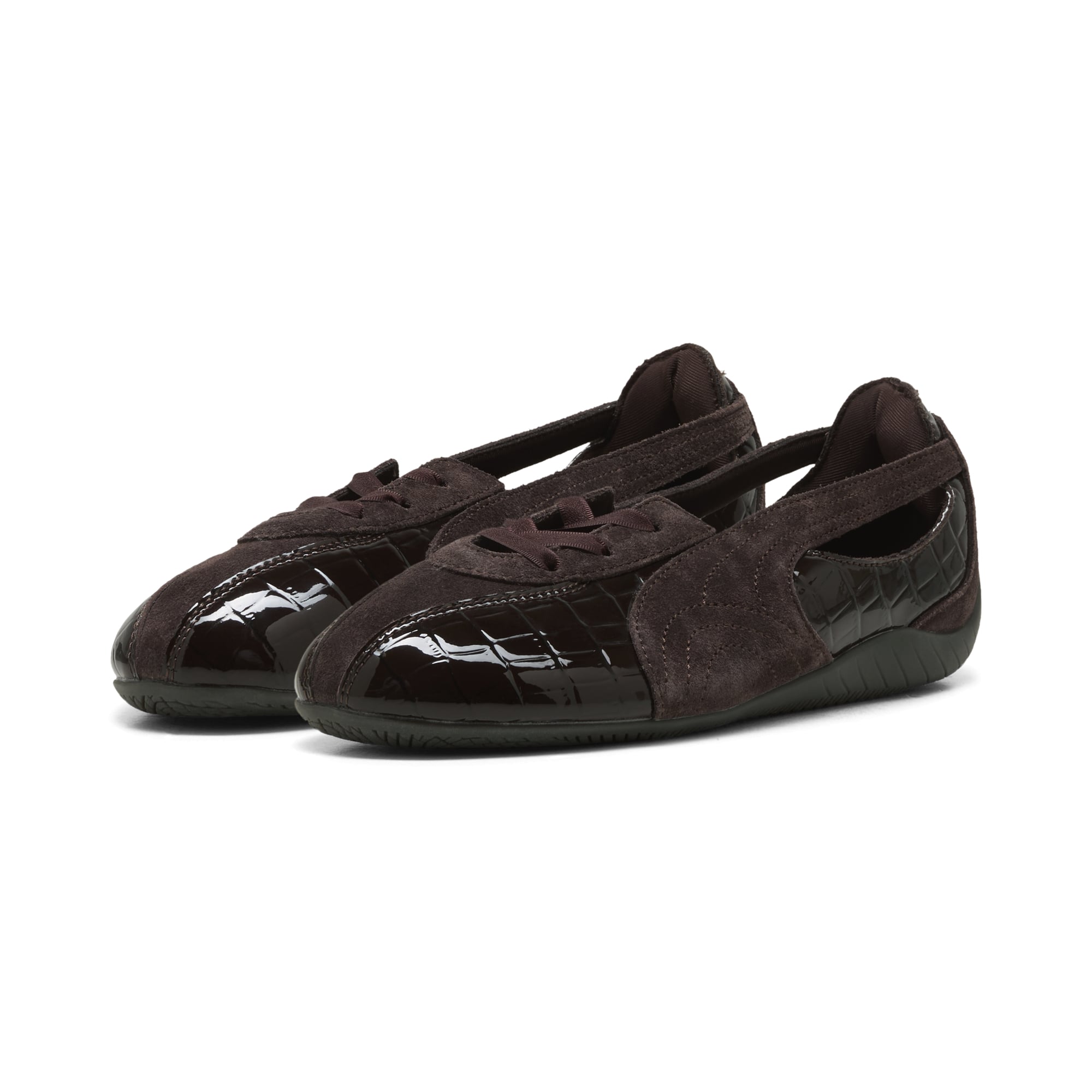 PUMA 鱷魚紋 Speedcat 曝光!ROSÉ 一身水洗牛仔示範「低調奢華」穿搭爆紅!