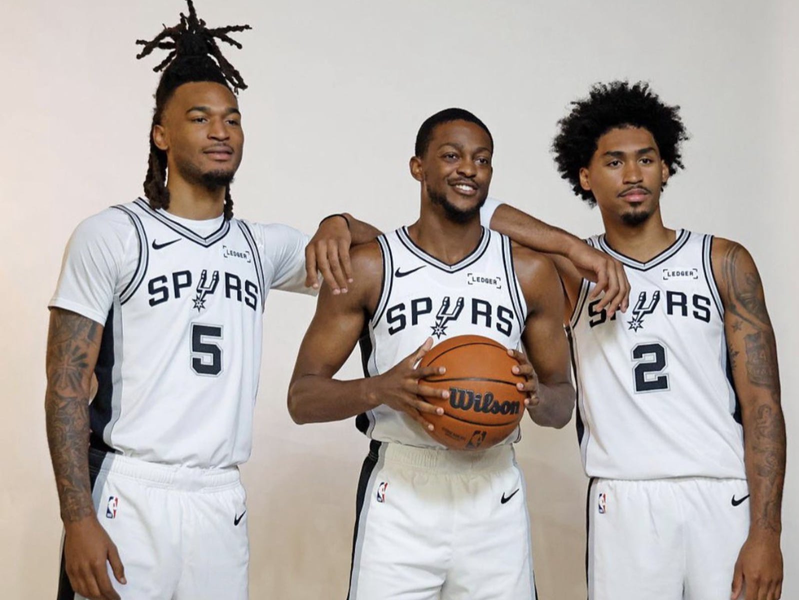 NBA／馬刺三衛 Fox、Harper、Castle 熱身賽首度先發大勝太陽 20 分！文班亞馬：「讓我輕鬆許多！」