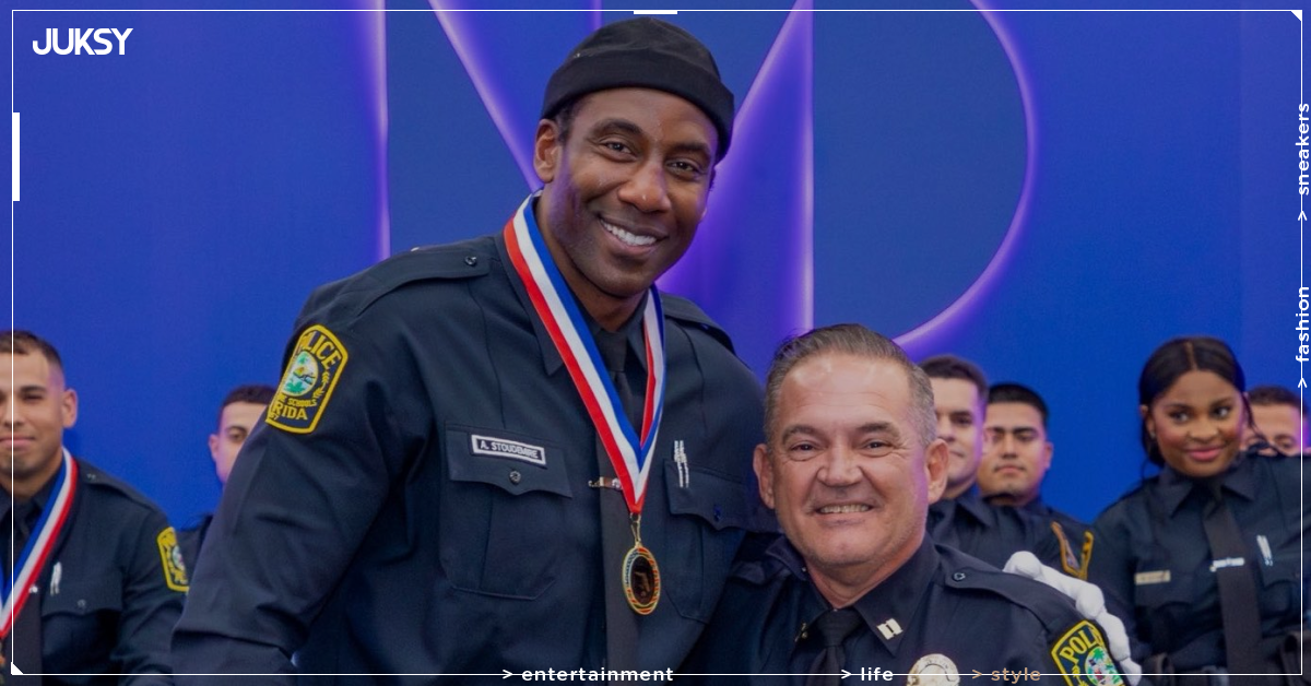 NBA/名人堂球星 Amar’e Stoudemire 完成 11 個月訓練!208 公分新身分正式加入校園警察