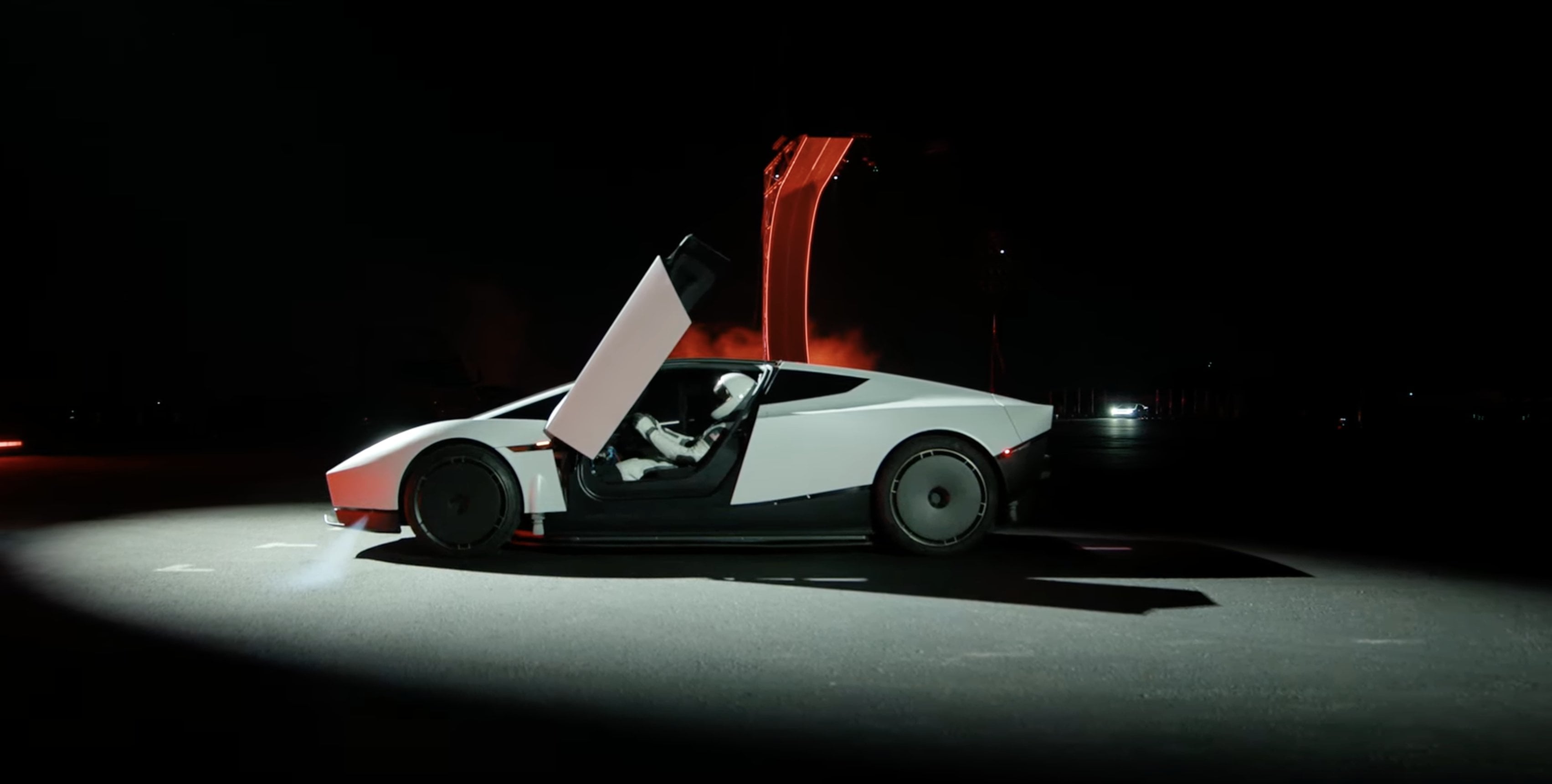 Tesla 第二代 Roadster 終於正式亮相!真的能「飛」之外,還靠風扇吸地、挑戰 2G 過彎!