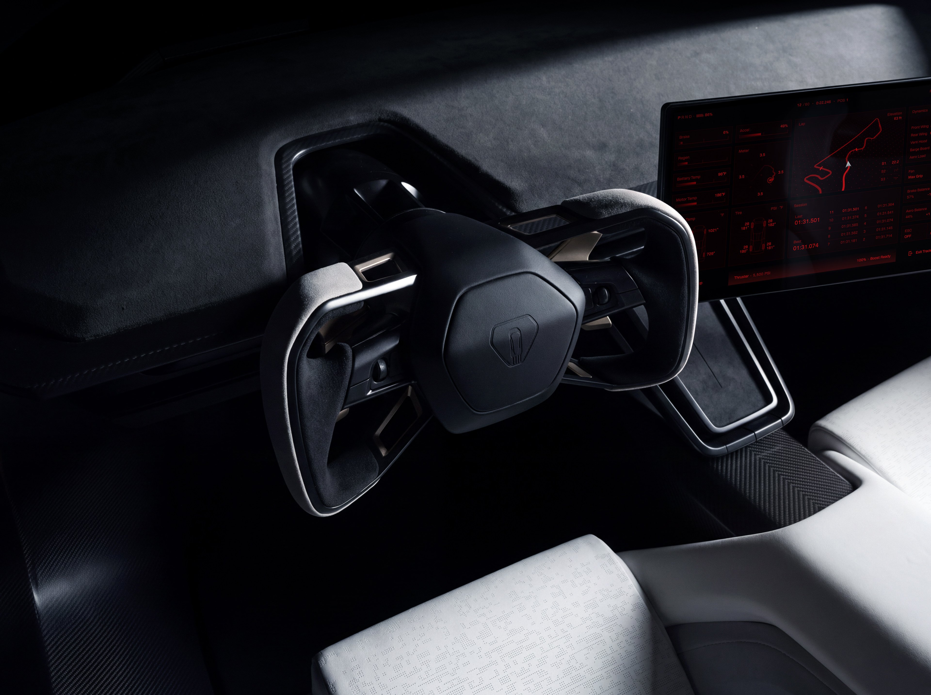 Tesla 第二代 Roadster 終於正式亮相!真的能「飛」之外,還靠風扇吸地、挑戰 2G 過彎!