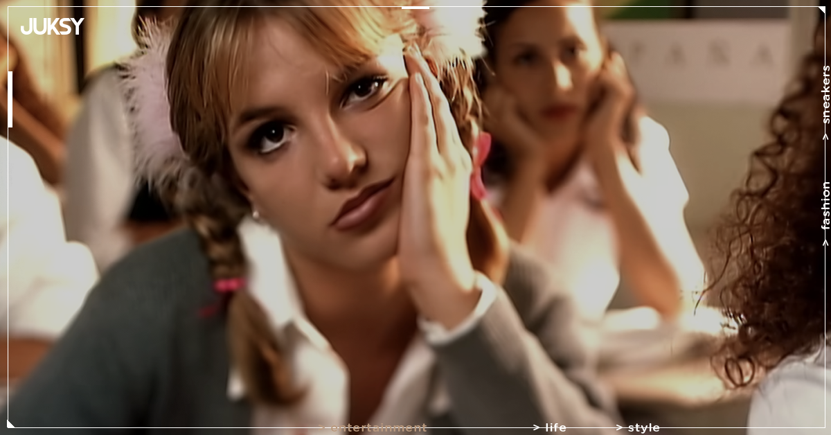 小甜甜布蘭妮 Britney Spears 開嗆年輕歌手模仿學生妹造型!回應復古風潮:「至少我的是真的!」