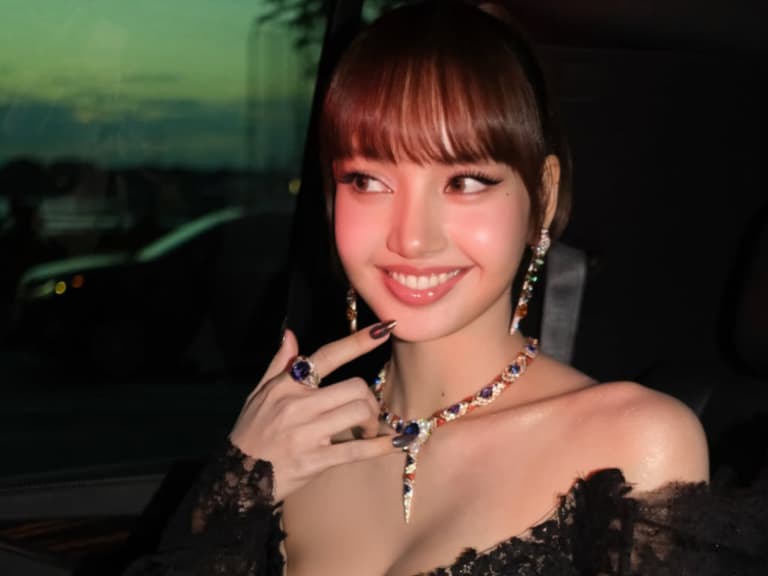 BLACKPINK Lisa 紀錄片揭 K-POP 偶像生活限制！成名後談過往遭酸「忘本」