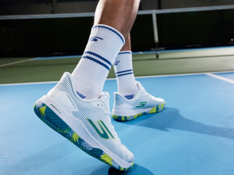 2026 匹克球鞋 10 雙推薦！挑選技巧攻略，ASICS、SKECHERS、NB⋯品牌一篇整理！