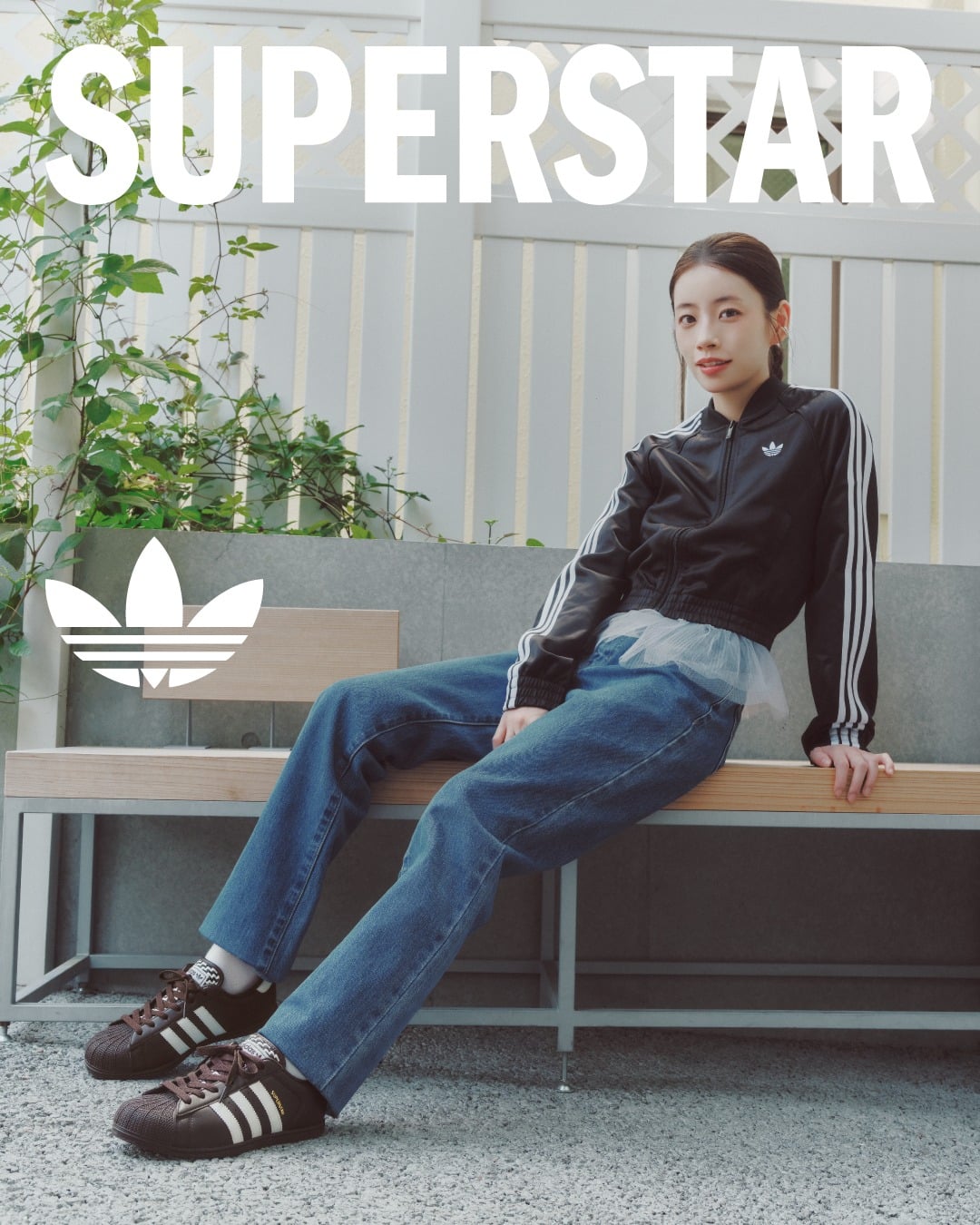 秋日穿搭終極對決!鎖定 ABC-MART 獨家 adidas Originals 雙神鞋。復古麂皮拼接與極簡輕盈薄底,套上秋季專屬配色,用質感細節秒殺社群目光