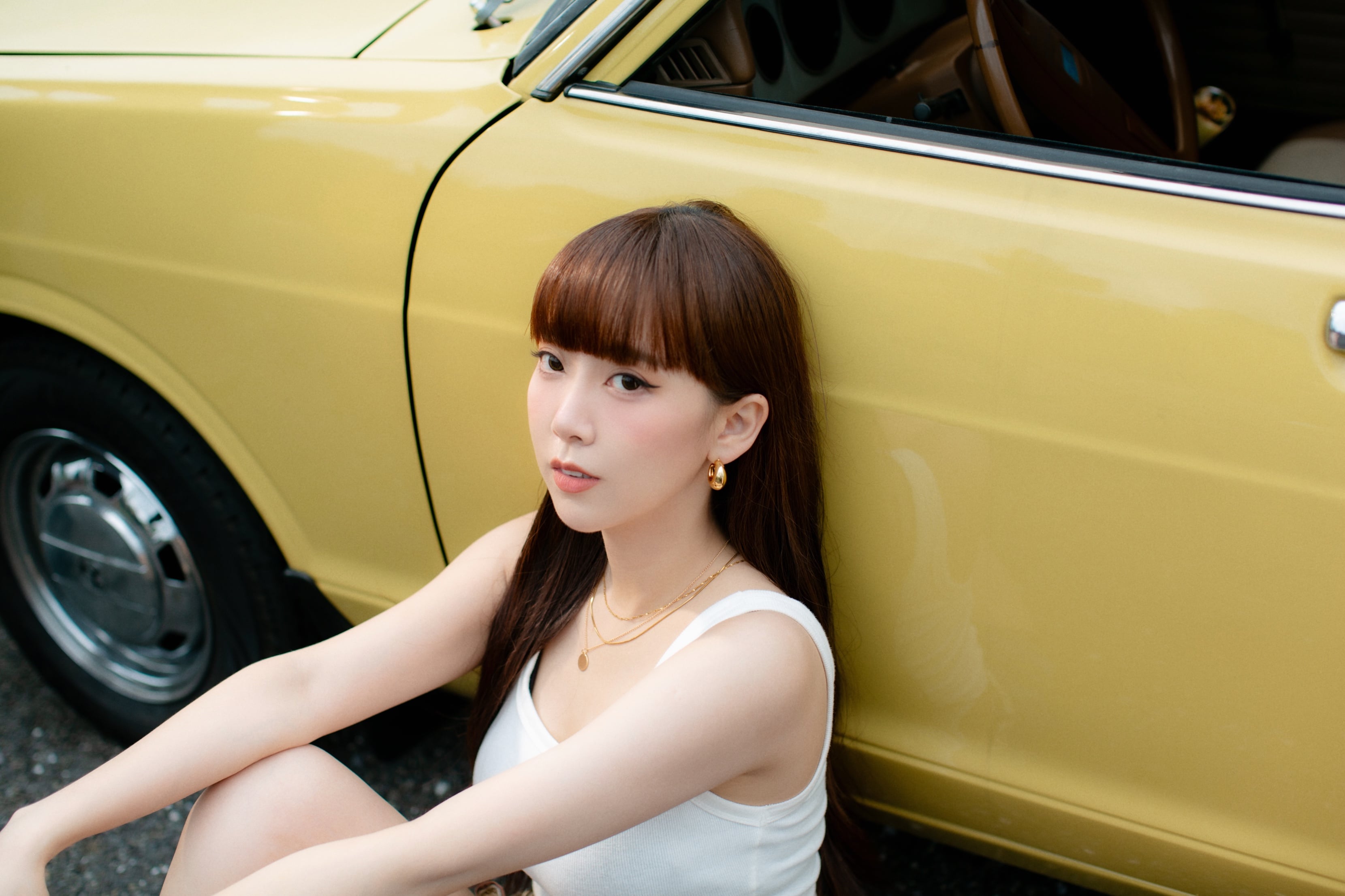 牙牙林怡廷攜手 G.K. 高偉庭推新歌〈還好我在夏天失戀〉!MV 狂吃 7 顆芒果、上演潑水大戰!