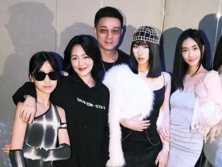 小 S 為女兒服裝品牌 MEUWSE 拍宣傳影片！賈永婕神回「可以穿去立法院嗎」笑翻全網！