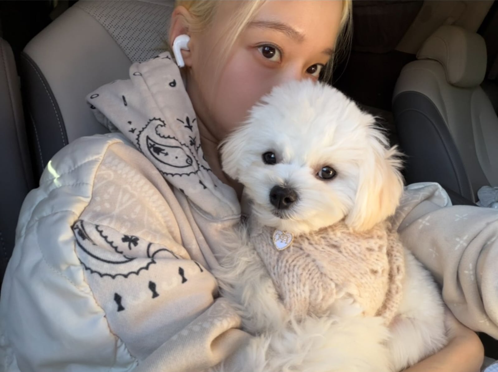aespa Winter 個人 IG 曬愛犬合照！最後一張彩蛋引網笑：「是不是忘記檢查照片誤發！」