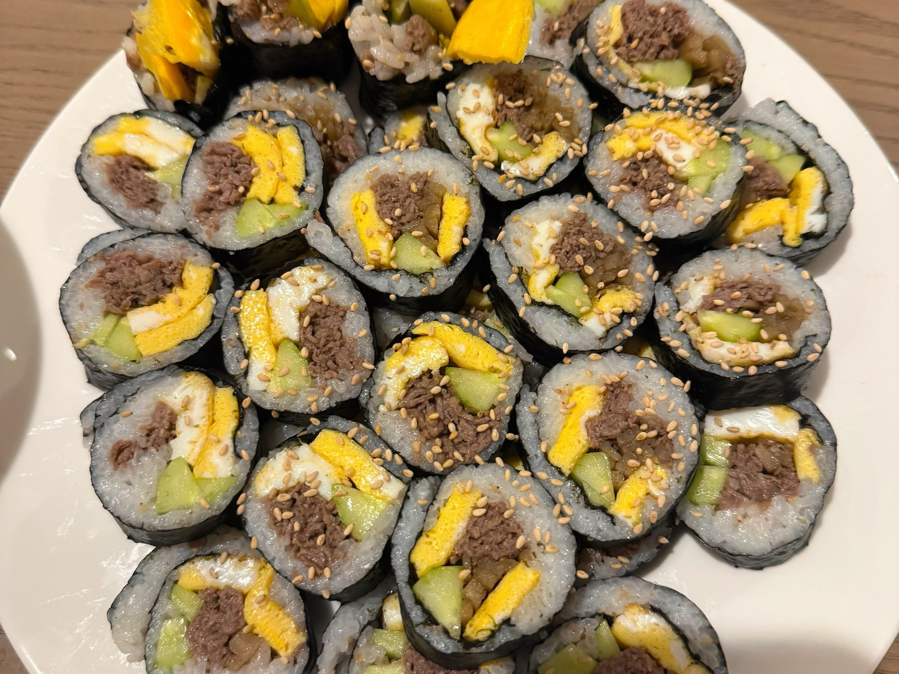 孫藝真曬為玄彬與兒子準備的家常菜！餐桌上兒童學習筷、小手入鏡好溫馨！