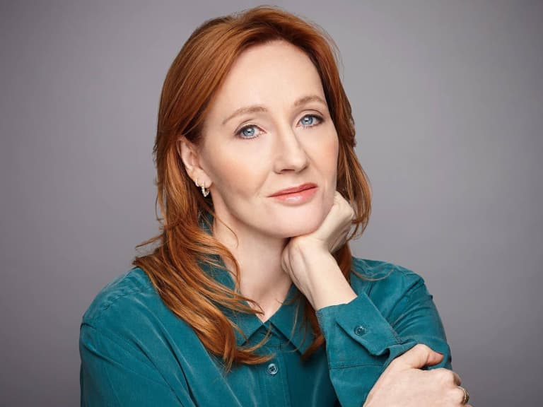 《哈利波特》作者 J.K. 羅琳 J.K. Rowling 重談跨性別議題！6 年後再表態：「我的立場沒有改變！」