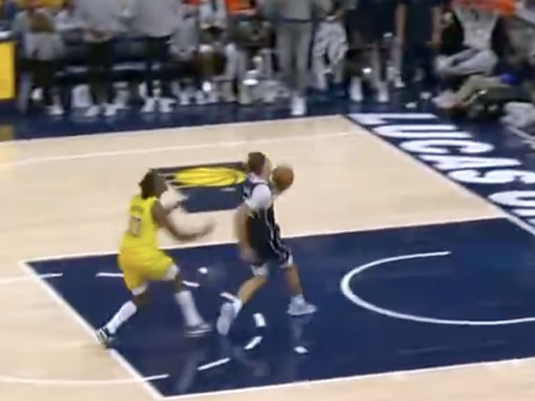 NBA／Cooper Flagg 遭惡犯傷退！獨行俠、溜馬爆發衝突畫面曝光！