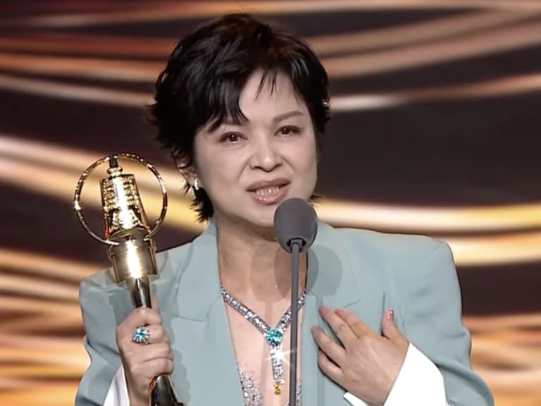 金鐘 61／楊貴媚憑藉《我們與惡的距離II》奪下戲劇節目女主角獎，淚謝：「被信任是很幸福的事！」