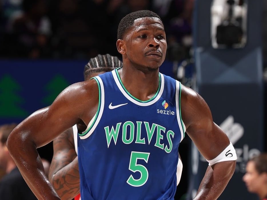 NBA／Anthony Edwards 受傷恐缺席 2 個月！開季場均 33.3 分迎生涯最強開局、灰狼戰力面臨考驗！