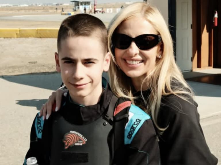 莎拉蜜雪兒吉蘭 Sarah Michelle Gellar 曬 14 歲兒子新髮型！神還原爸爸小佛萊迪普林茲 Freddie Prinze Jr. 經典造型！