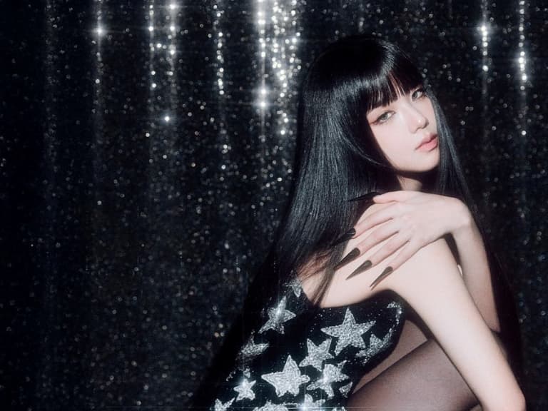 BLACKPINK Jisoo 單曲〈ADDICTED〉10 月 30 日上架！全瀏海搭黑指甲新造型曝光！