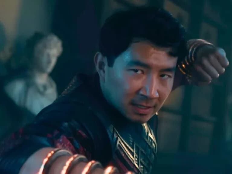 劉思慕 Simu Liu 曬《復仇者聯盟：末日之戰》劇照！背景表情成迷因笑翻粉絲！