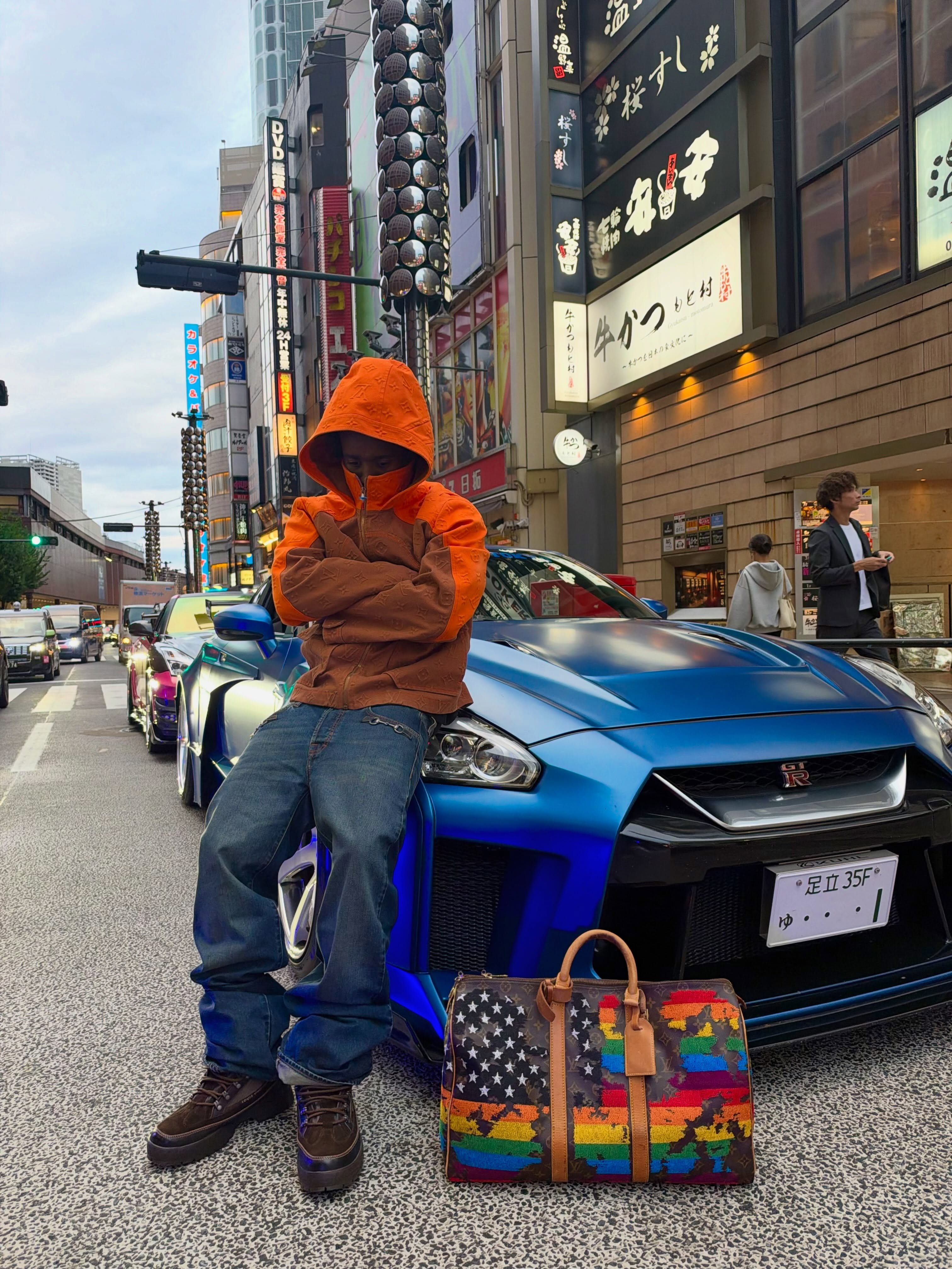 Kai Cenat 日本行穿搭三套造型加起來破千萬?Jacob & Co. 腕錶、LV 外套...讓網友直呼太狂!