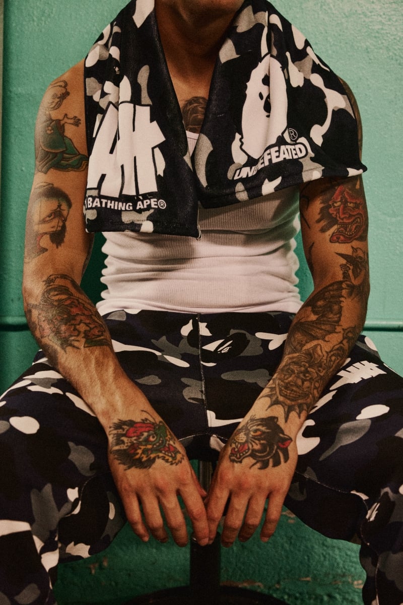 BAPE® × UNDEFEATED 再度聯手!摔角文化注入街頭服飾,「93、05」藏兩大品牌密碼!