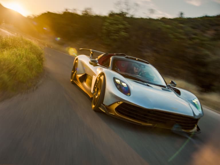 奧斯頓馬丁 Aston Martin Valhalla Spider 敞篷超跑亮相！限量 249 輛，拆掉車頂照樣衝 217 英里！