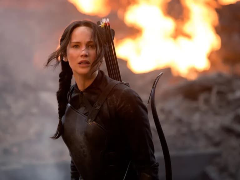 珍妮佛勞倫斯 Jennifer Lawrence  重新回歸《飢餓遊戲：黎明收割》！拍攝現場感性喊：「難以置信！」