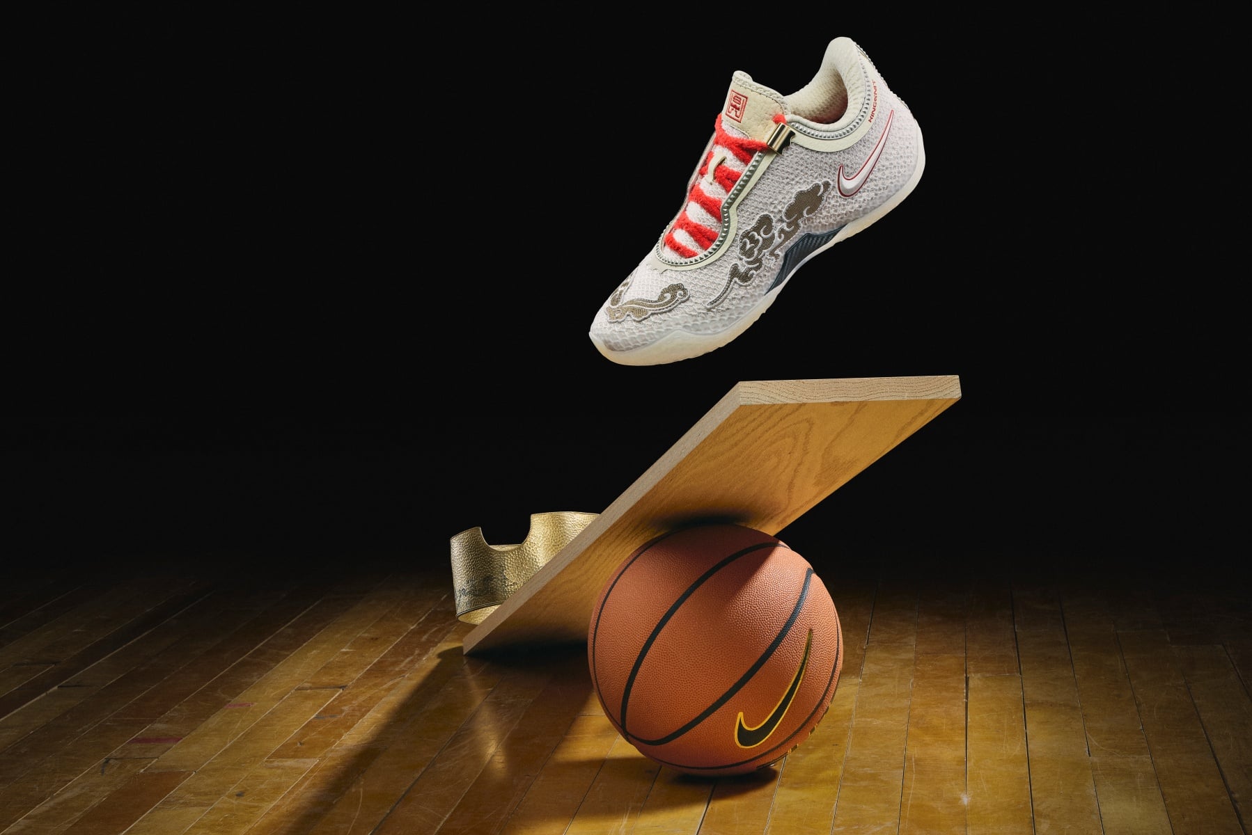 Nike LeBron 24 完整亮點解析!歷代最輕戰靴、發售時間一次看!