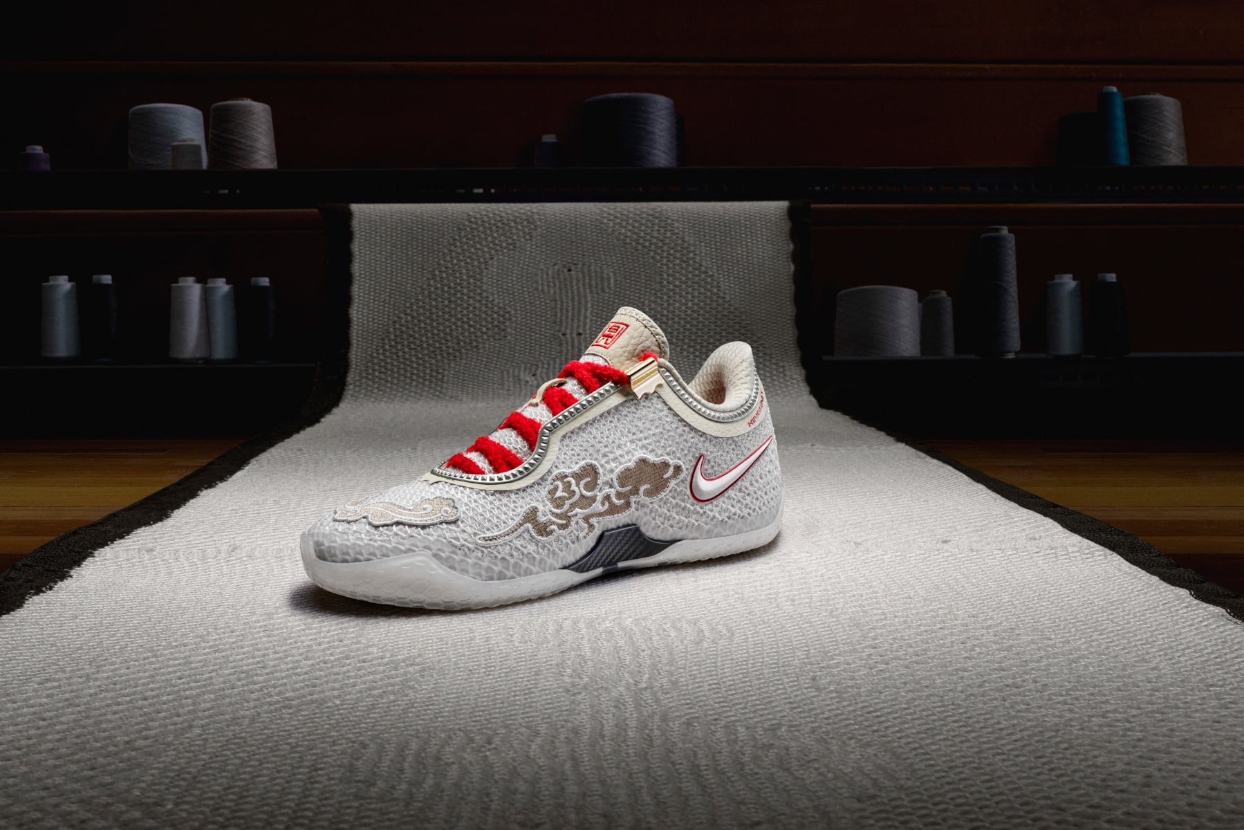 Nike LeBron 24 完整亮點解析!歷代最輕戰靴、發售時間一次看!