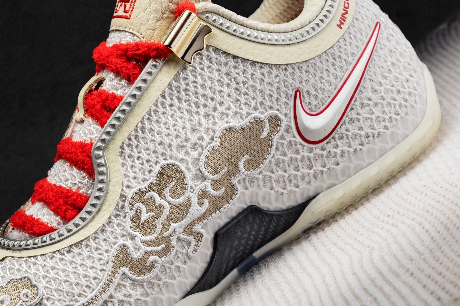 Nike LeBron 24 完整亮點解析!歷代最輕戰靴、發售時間一次看!