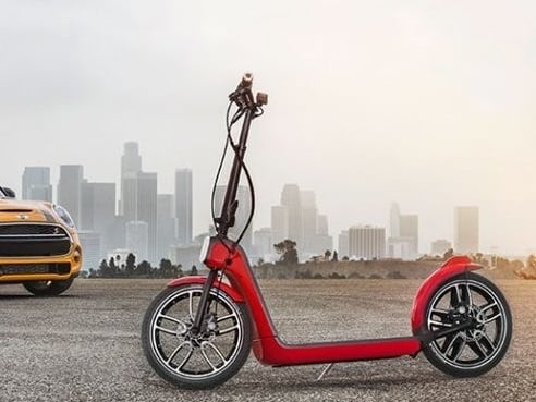 復古玩味，MINI 發布電動踏板車Citysurfer