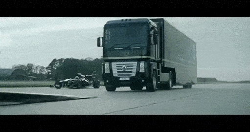 破金氏世界紀錄　F1生死一瞬間鑽過飛躍的大卡車底部！！