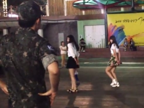 男生一退伍就收到女友火熱示愛　這種女孩能不娶回家嗎？