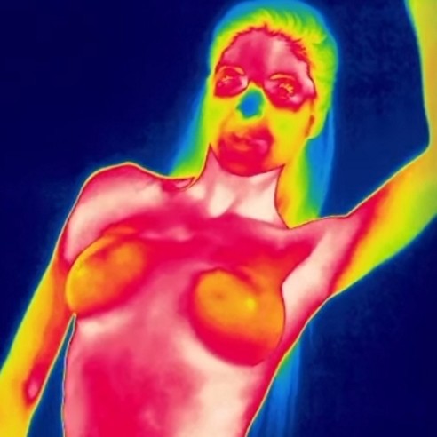 18禁科學實驗　熱感應攝影機讓真假胸部無所遁形...