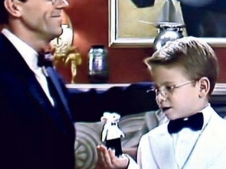 歷史學家在電影《一家之鼠》（Stuart Little）的一幕畫面中 竟找到了失散多年的大師畫作