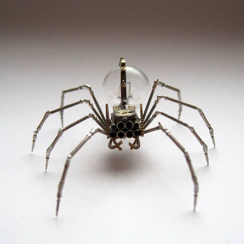 廢棄手錶的第二生命　宛如科幻電影的機械昆蟲再生！