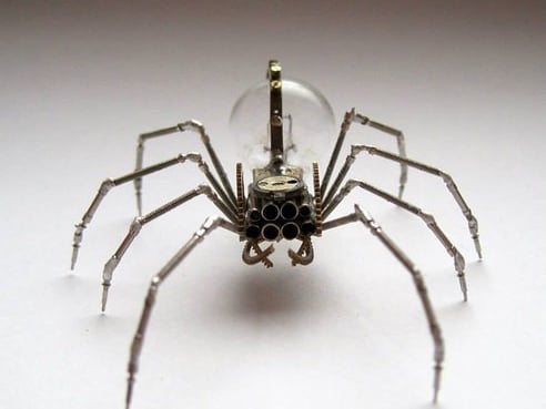 廢棄手錶的第二生命　宛如科幻電影的機械昆蟲再生！