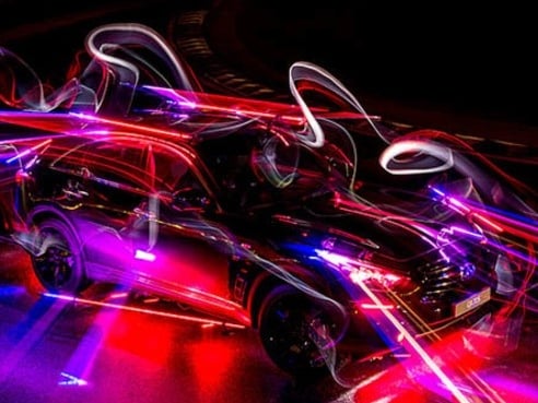 Infiniti 科幻光影塗鴉廣告! 帥氣度爆表!