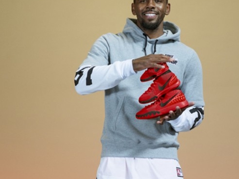 與偶像凱利·歐文同款，NIKE 推出青少年版KYRIE 1 籃球鞋