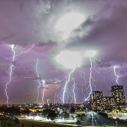 星際大戰開打？這居然是澳洲瘋狂的天氣異象