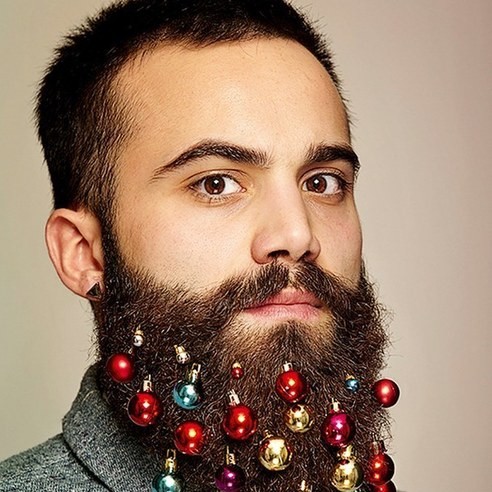 聖誕樹搬上「臉」？英倫最新時尚－裝飾大鬍子