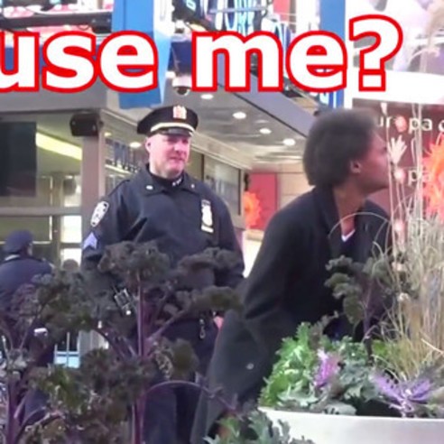 連警察都敢整　在紐約街頭自我安慰？！
