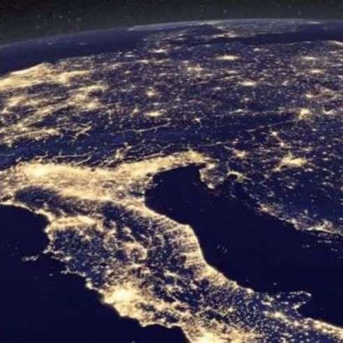 NASA拍下地球點燈畫面      網友驚呼：「這真的是我們住的土地嗎？」