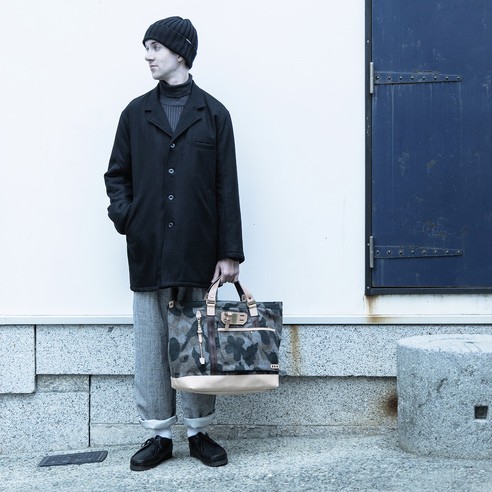 日本包袋王者master-piece與nowartt的第七回聯名！用羊毛氈來呈現冬日元素中的迷彩反戰意識！