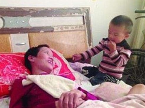 女人昏迷 3 年後醒來　第一眼竟看到陌生孩童在親吻自己