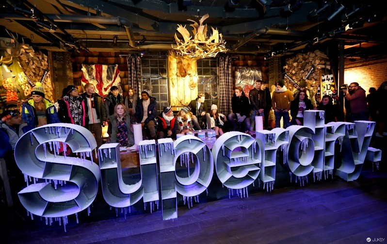 【倫敦男裝周】Superdry 2015秋冬倫敦發表會 打造雪山渡假木屋氛圍 進化戶外運動時尚感