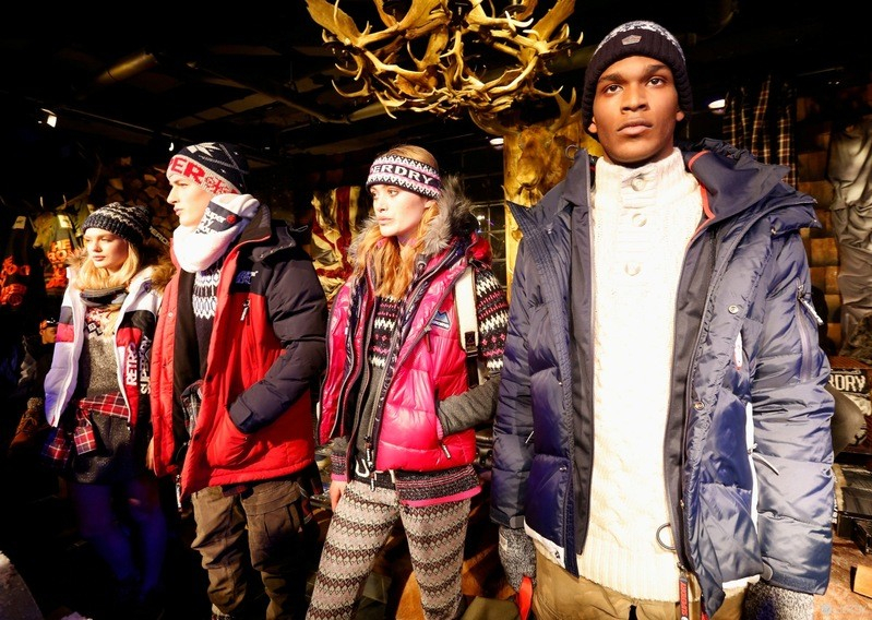 【倫敦男裝周】Superdry 2015秋冬倫敦發表會 打造雪山渡假木屋氛圍 進化戶外運動時尚感
