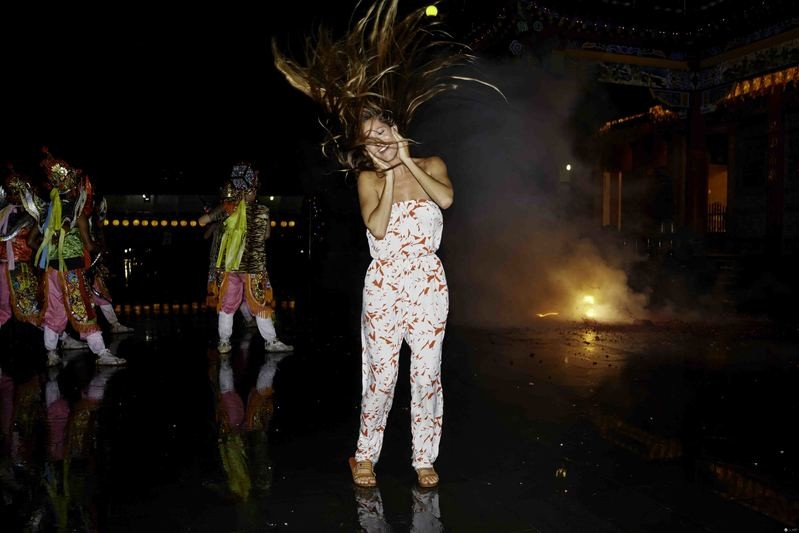 ROXY 25週年影片來台拍攝 知名衝浪好手MONYCA性感代言 台灣著名景點全入鏡