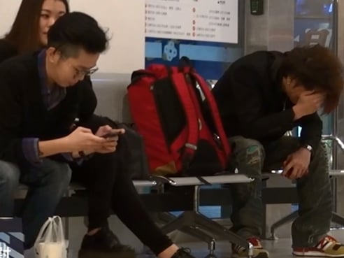 「台北街頭實驗」硬漢在路邊哭泣   旁人會有什麼反應？