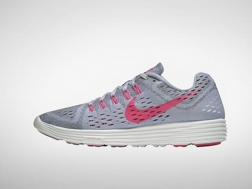 NIKE LUNARTEMPO跑鞋輕質來襲，每條街道都是賽道