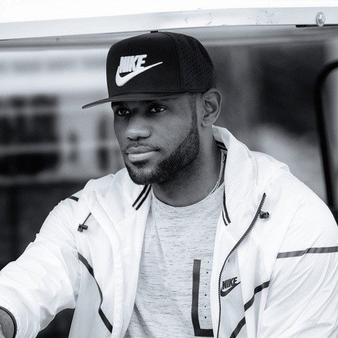 Tech Aeroshield 打造女裝夾克，NIKE Tech Pack 2015 春季系列登場