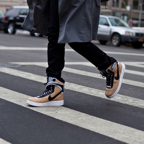 紐約時裝周現場最受矚目的20雙球鞋